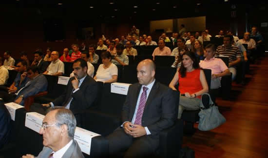 Cerca de un centenar de personas han acudido a la jornada.