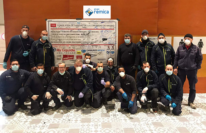 Instaladores que han trabajado para transformar IFEMA en un hospital de campaña