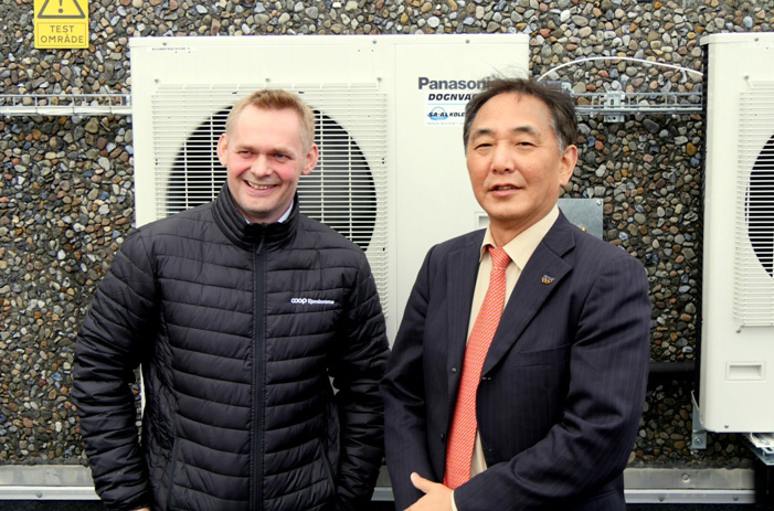 Hidekazu Tachibana, General Manager for Refrigeration Systems at Panasonic y Michael Gram Möller, Technical Manager for the Energy department for COOP