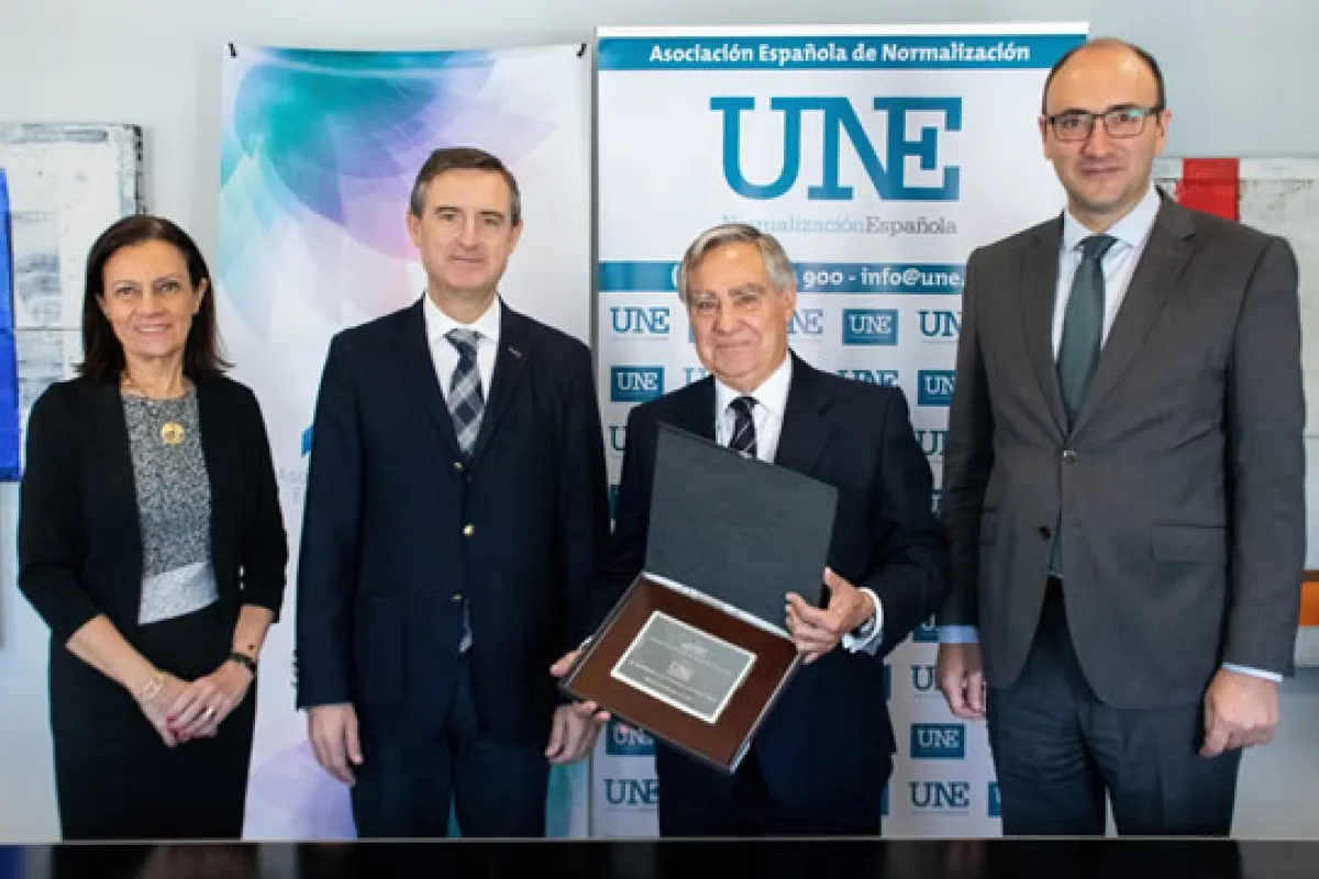 UNE, socio de honor de AFEC