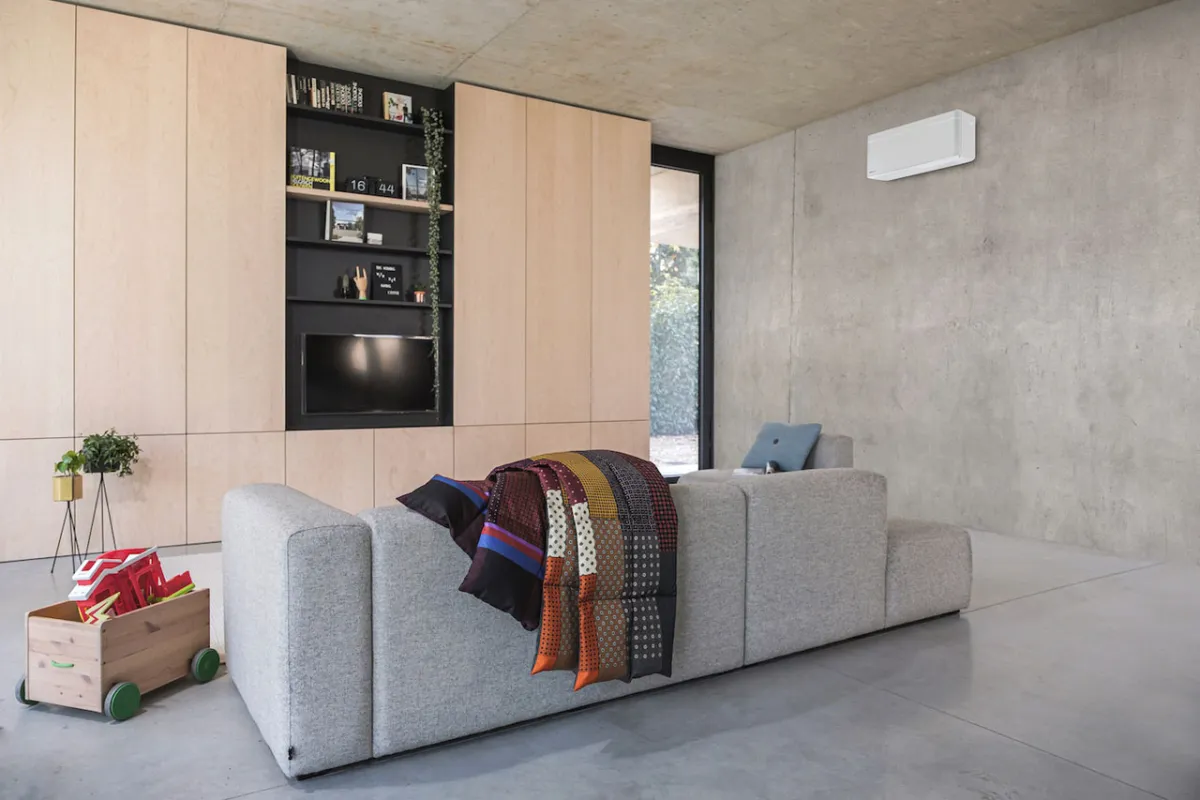 Habitación con split de bomba de calor