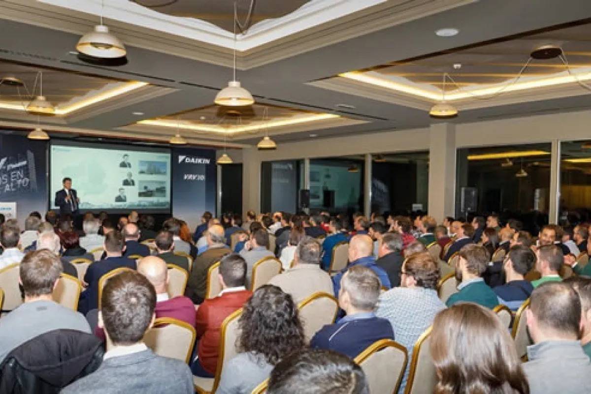 Daikin presenta en Galicia sus soluciones de climatización más innovadoras a más de 150 profesionales del sector