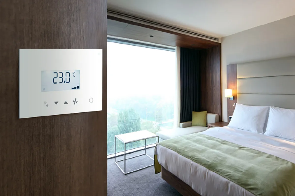 Panasonic renueva su control táctil de climatización para hoteles