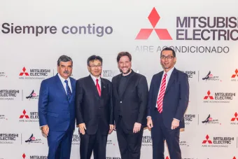 Fotocall con Pedro Ruiz, Masami Kusano, C. Latre y Masahiko Konishi