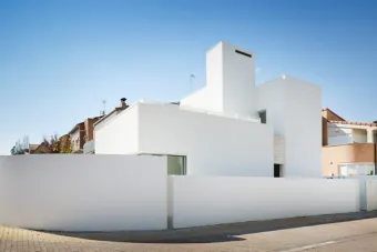 Estudio del comportamiento de una fachada en una vivienda de energía casi nula