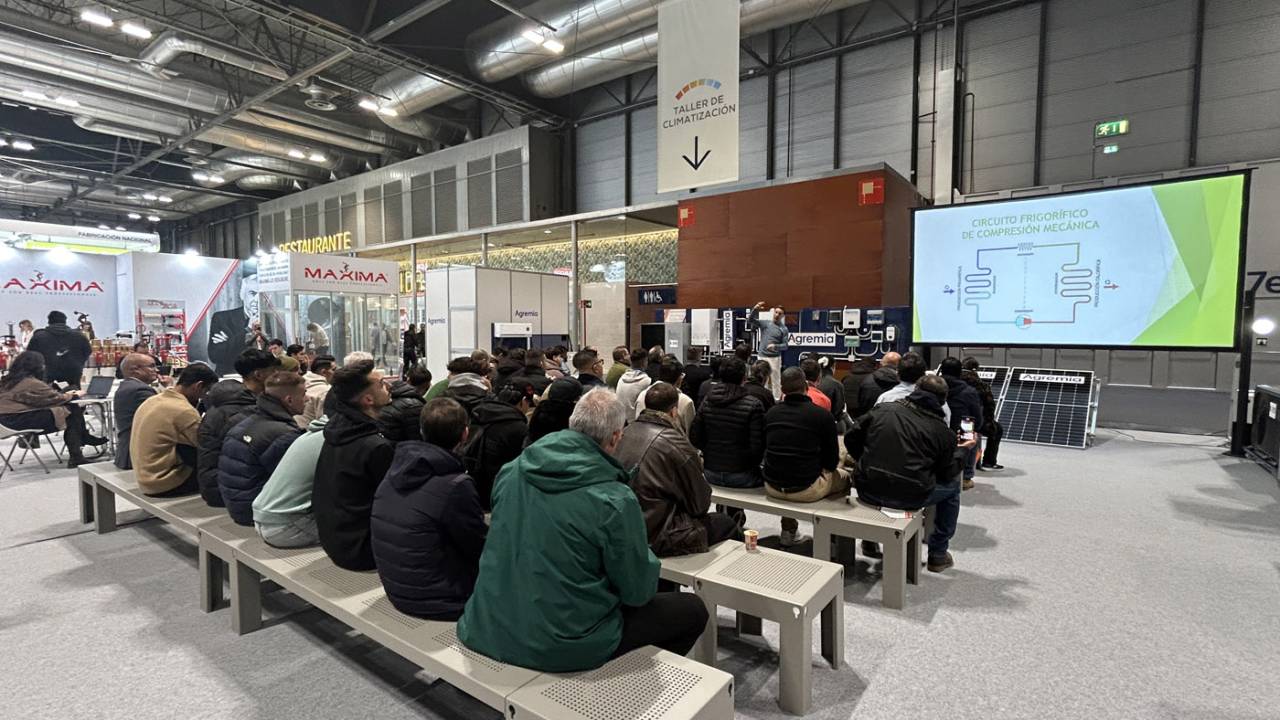 Más de 2.000 personas pasan por el Taller TAC de Agremia en C&R para conocer las tecnologías que transformarán la climatización Más de 2.000 personas pasan por el Taller TAC de Agremia en C&R para conocer las tecnologías que transformarán la climatización